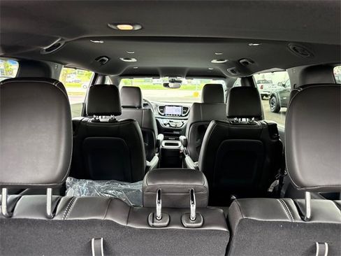 New 2025 Chrysler Pacifica Select image 32