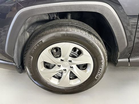 Used 2023 Toyota RAV4 LE AWD/4WD image 4