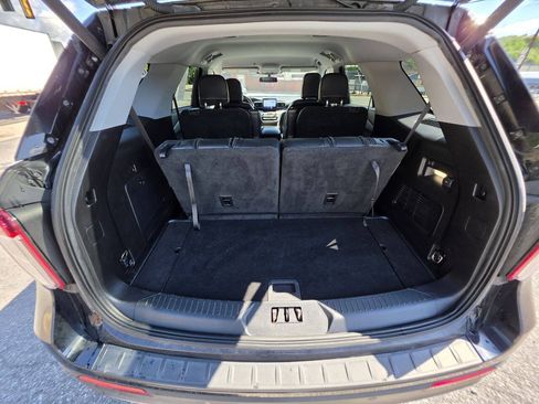 Used 2020 Ford Explorer XLT w/ Equipment Group 202A AWD/4WD image 11