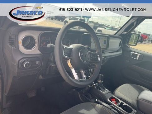 Used 2024 Jeep Wrangler Unlimited Sahara w/ Technology Group AWD/4WD image 12