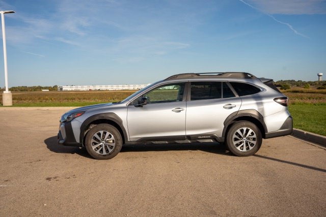 Used 2025 Subaru Outback Premium w/ Popular Package #1A AWD/4WD image 4