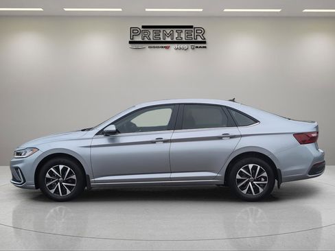 Used 2025 Volkswagen Jetta S image 11