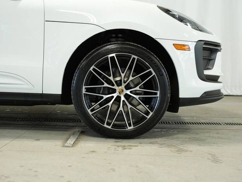 Certified 2025 Porsche Macan AWD/4WD image 41