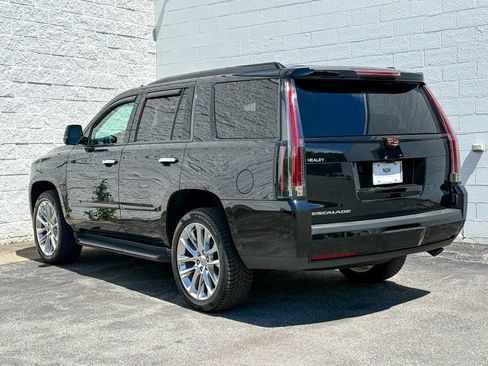 Used 2019 Cadillac Escalade Luxury AWD/4WD image 6