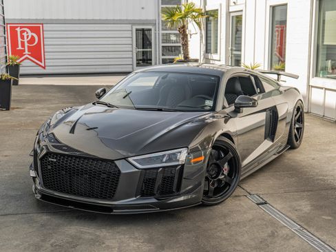Used 2017 Audi R8 V10 plus AWD/4WD image 3
