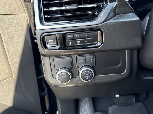 Used 2025 GMC Yukon Denali image 32