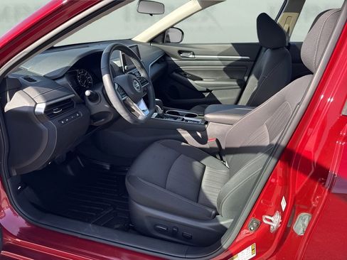 Used 2021 Nissan Altima 2.5 SV w/ SV Premium Package image 9