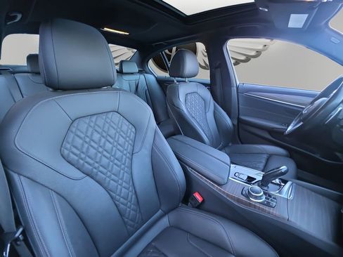 Used 2022 BMW 530i w/ M Sport Package image 11