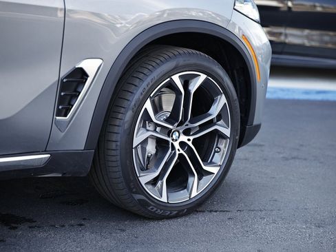 New 2026 BMW X5 xDrive40i w/ Climate Comfort Package image 5