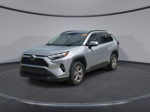 Used 2025 Toyota RAV4 LE AWD/4WD image 4