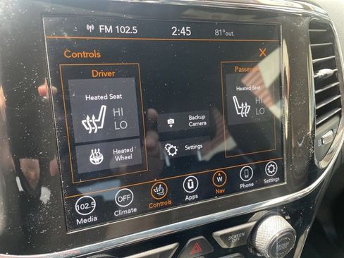 Certified 2022 Jeep Grand Cherokee Laredo X image 4