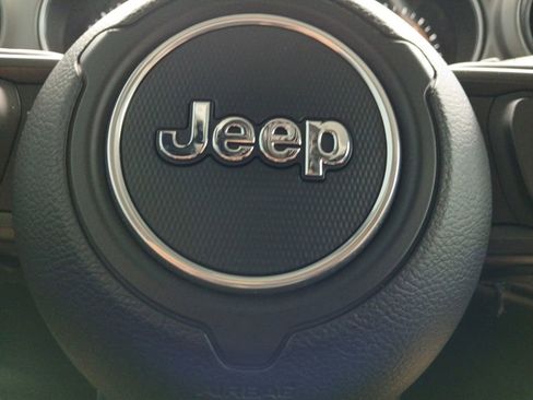 Used 2022 Jeep Wrangler Unlimited Sport AWD/4WD image 5