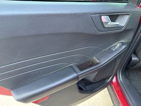 Used 2021 Ford Escape SE w/ Cold Weather Package image 9