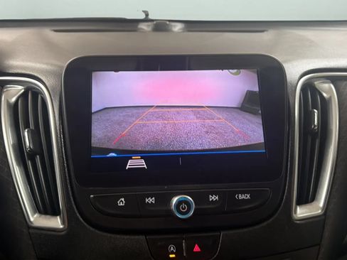 Used 2020 Chevrolet Malibu LT FWD image 14