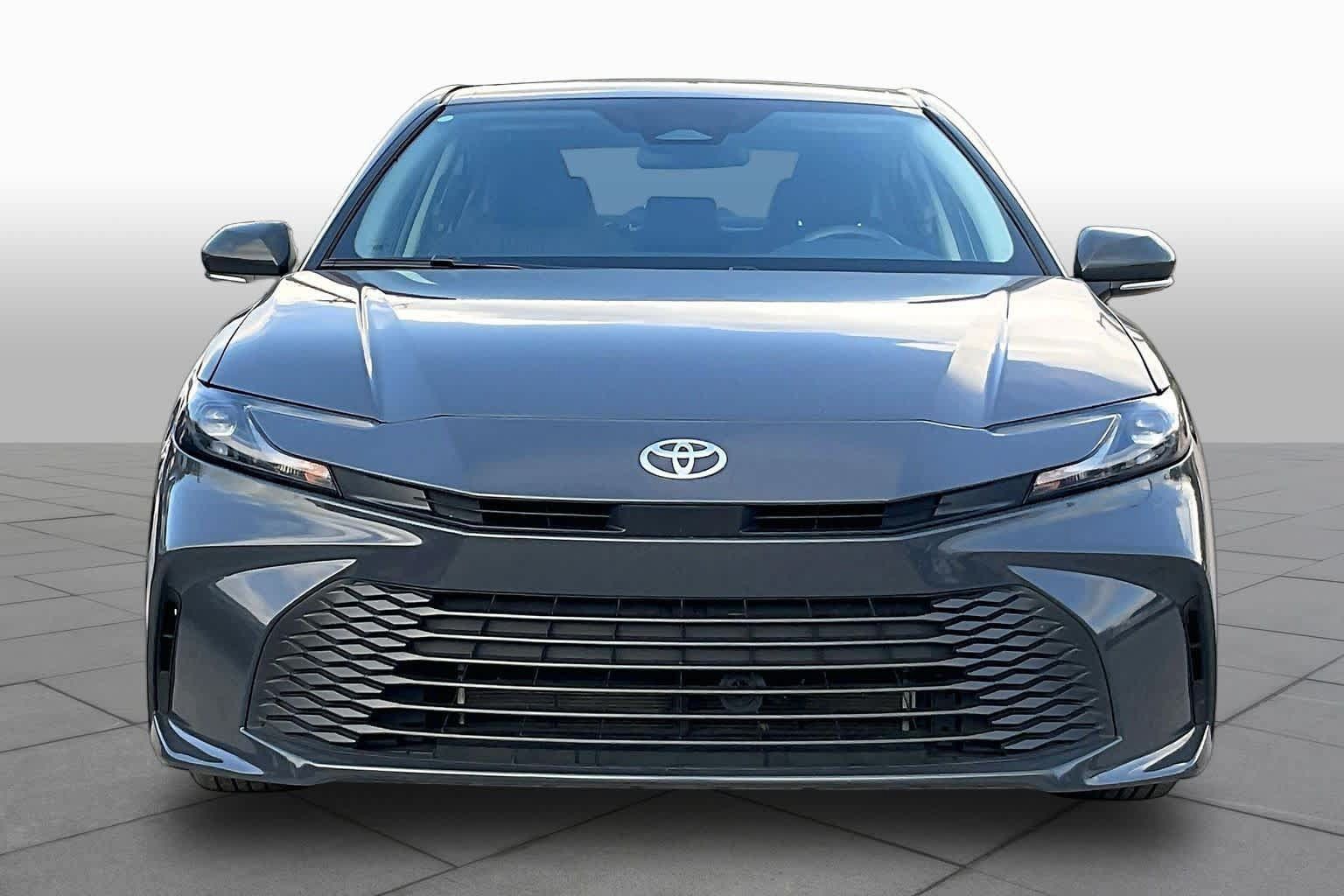 Used 2025 Toyota Camry LE FWD image 4