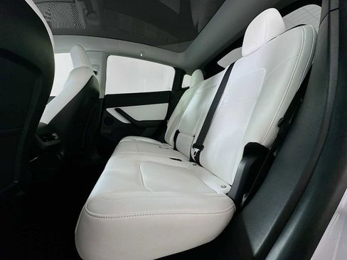 Used 2021 Tesla Model Y Long Range image 21