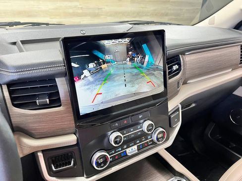 Used 2024 Ford Expedition Limited RWD image 15