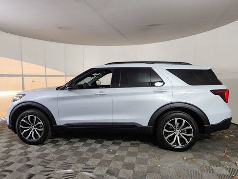 New 2026 Ford Explorer ST-Line AWD/4WD image 4