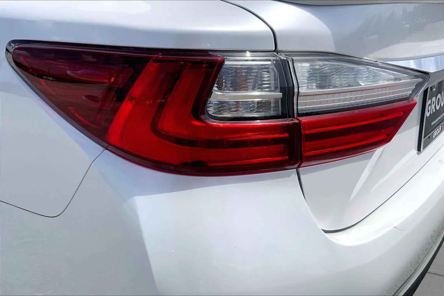 Used 2017 Lexus ES 350 w/ Luxury Package FWD image 28