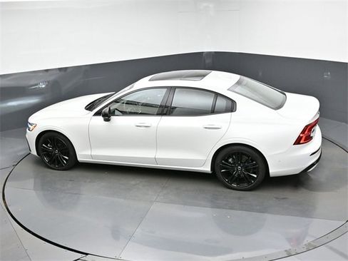 Used 2023 Volvo S60 B5 Plus w/ Climate Package image 11
