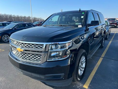 Used 2018 Chevrolet Suburban LT image 2