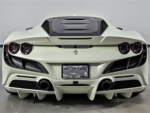 Used 2021 Ferrari F8 Tributo RWD image 11