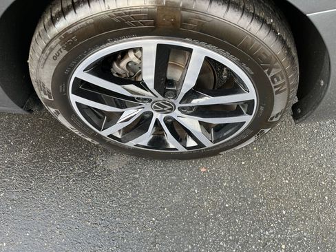 Used 2025 Volkswagen Jetta SE image 30