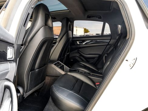 Used 2019 Porsche Panamera image 40