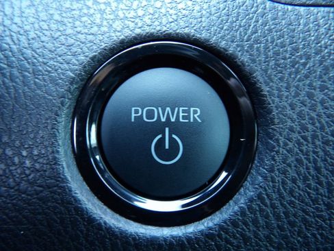 Used 2025 Toyota Camry SE image 17