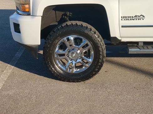 Used 2019 Chevrolet Silverado 2500 High Country w/ Duramax Plus Package image 10