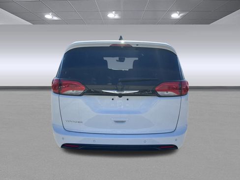 New 2026 Chrysler Voyager LX image 6