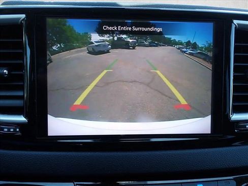 Used 2024 Chrysler Pacifica Touring-L FWD image 17