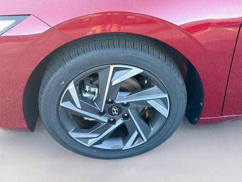 New 2025 Hyundai Elantra SEL image 24