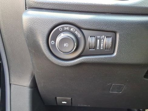 New 2026 Chrysler Pacifica Select image 16