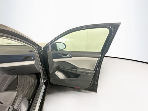 Used 2023 Volkswagen Taos SE FWD image 30