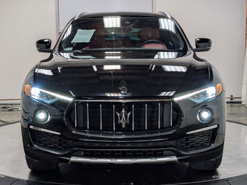 Used 2020 Maserati Levante GranLusso AWD/4WD image 3