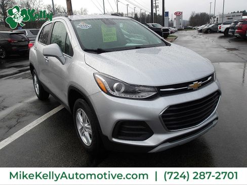 Used 2018 Chevrolet Trax LT w/ LT Convenience Package image 1