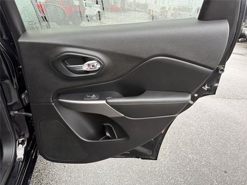 Used 2019 Jeep Cherokee High Altitude image 17