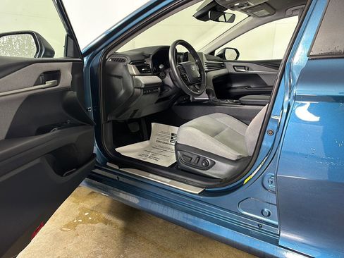 Used 2025 Toyota Camry LE w/ Convenience Package image 2