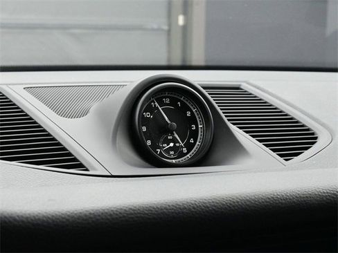 Used 2024 Porsche Macan w/ Premium Plus Package image 12