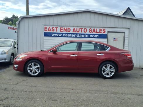 Used 2015 Nissan Altima 2.5 SV image 2