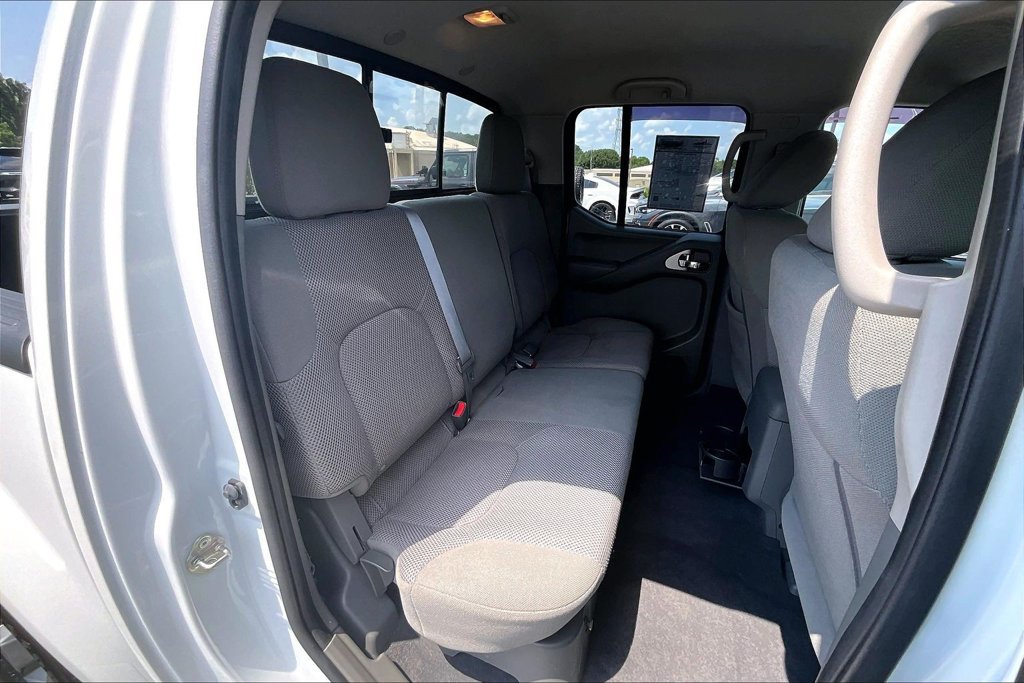 Used 2020 Nissan Frontier 2WD Crew Cab image 28