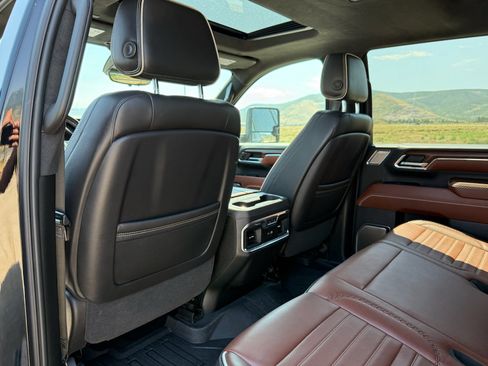 Used 2024 GMC Sierra 3500 Denali Ultimate AWD/4WD image 31