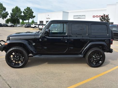 Used 2021 Jeep Wrangler Unlimited Sahara AWD/4WD image 9