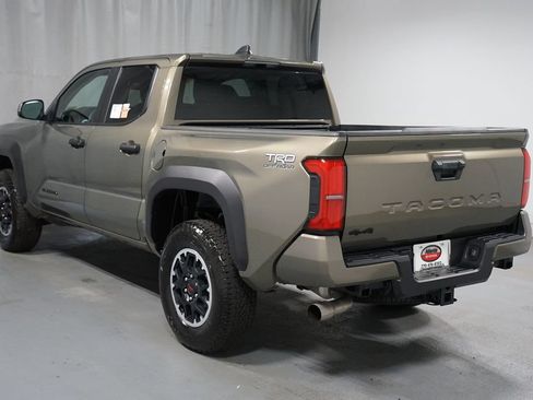 Certified 2025 Toyota Tacoma TRD Off-Road AWD/4WD image 6