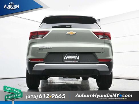 Used 2025 Chevrolet TrailBlazer LT w/ LT Cold Weather Package AWD/4WD image 17