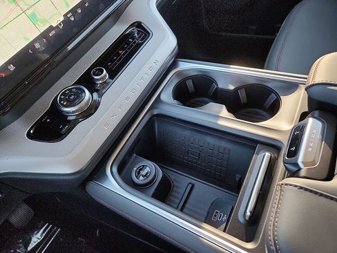 New 2025 Ford Expedition Active image 12