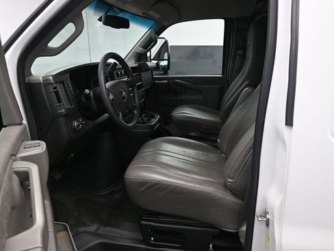 Used 2016 Chevrolet Express 2500 RWD image 15