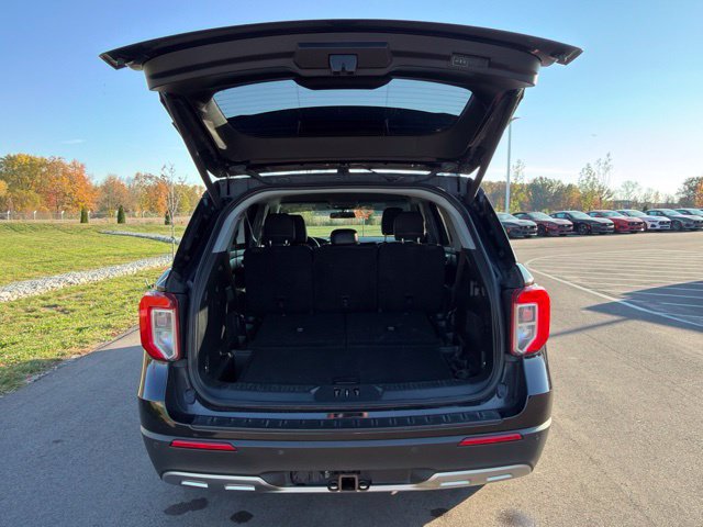 Used 2020 Ford Explorer XLT w/ Equipment Group 202A AWD/4WD image 11