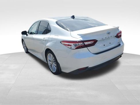 Used 2020 Toyota Camry XLE w/ Navigation Package FWD image 6